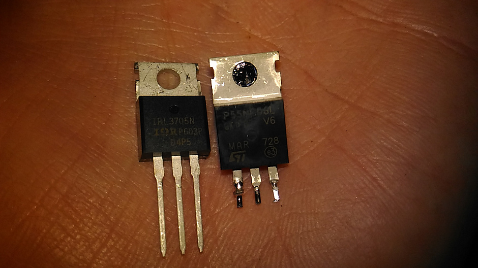 Новый транзистор IRL3705N для нагрева стола и старый STP55NF06L с китайского Ramps 1.4